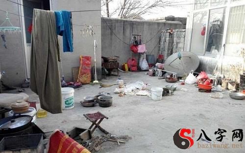 梦见院子里很多垃圾